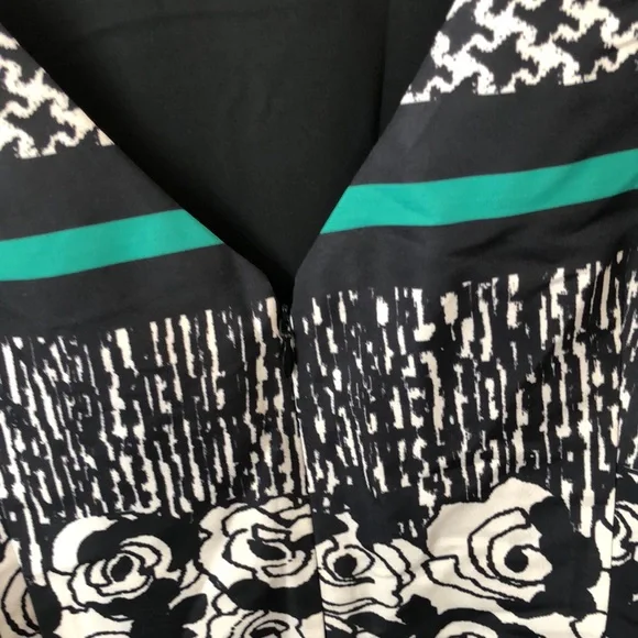 Short Sleeve Dress - Picture 6 of 8